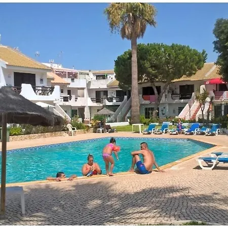 Casa Bela - Zona Calma E Com Piscina Apartman