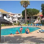 Casa Bela - Zona Calma E Com Piscina Apartman