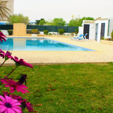 Casa Bela - Zona Calma E Com Piscina Apartmán *